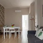 Appartement Dante 74 *